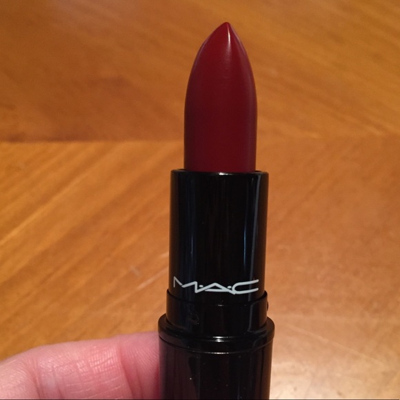 MAC Love Me Lipstick E For Effortless - Picture 6 of 16